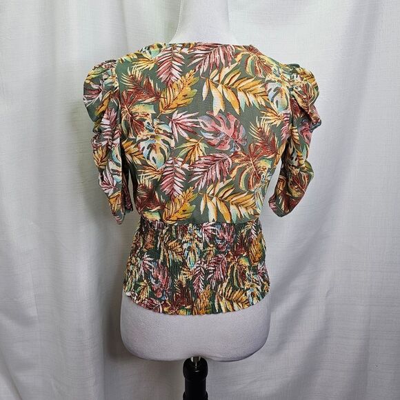 Ember Tropical Smocked Puff Sleeve Top Size Medium - Picture 9 of 9
